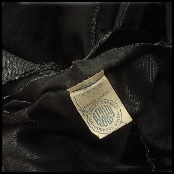 Black Velvet Dress Vintage 1950s Boat Neckline 50s Minimalist Sheath  Low Back - Picture 8 of 16